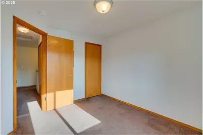 15648 NE Milton Pl, Portland, OR 97230 - Photo 33