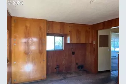 2105 SE 143rd Ave, Portland, OR 97233 - Photo 13