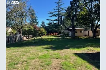 2105 SE 143rd Ave, Portland, OR 97233 - Photo 9