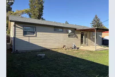 686 W First Ave, Sutherlin, OR 97479 - Photo 27