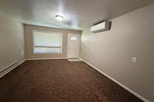 686 W First Ave, Sutherlin, OR 97479 - Photo 5