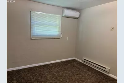 686 W First Ave, Sutherlin, OR 97479 - Photo 17
