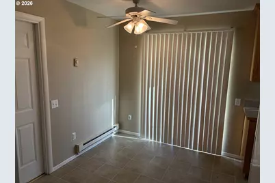 686 W First Ave, Sutherlin, OR 97479 - Photo 9