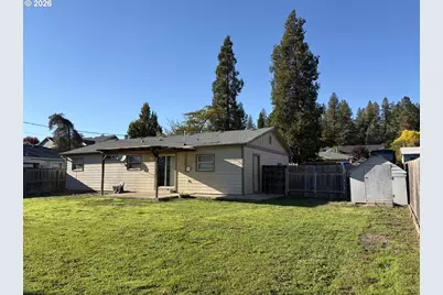 686 W First Ave, Sutherlin, OR 97479 - Photo 25