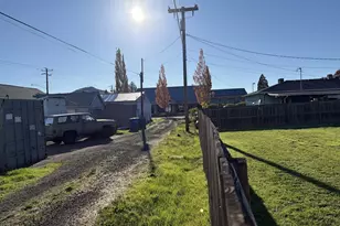 686 W First Ave, Sutherlin, OR 97479 - Photo 29