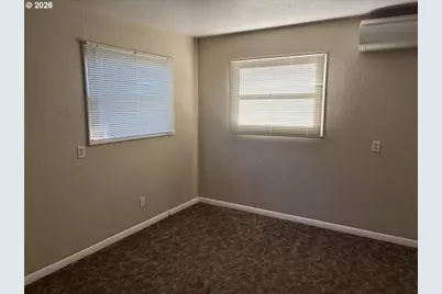 686 W First Ave, Sutherlin, OR 97479 - Photo 19