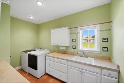 1027 Seabird Dr SW, Bandon, OR 97411 - Photo 19