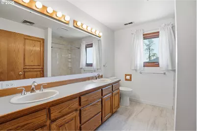 954 S A St, Washougal, WA 98671 - Photo 33