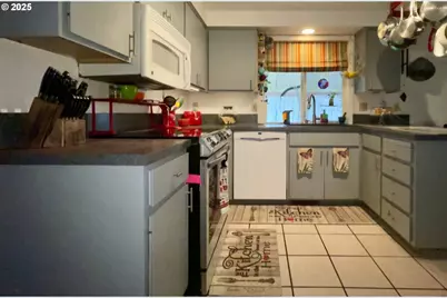 1200 SW 215th Ave, Beaverton, OR 97003 - Photo 5