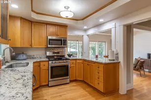 325 W Riverside Dr, Roseburg, OR 97470 - Photo 13