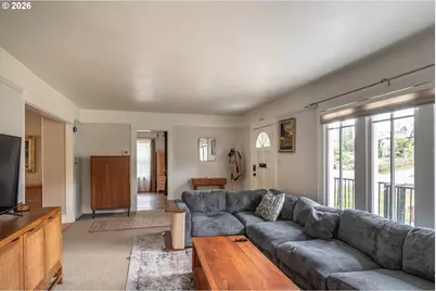 325 W Riverside Dr, Roseburg, OR 97470 - Photo 3