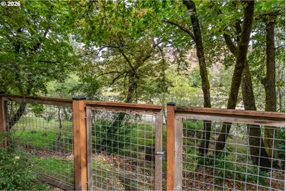 325 W Riverside Dr, Roseburg, OR 97470 - Photo 41