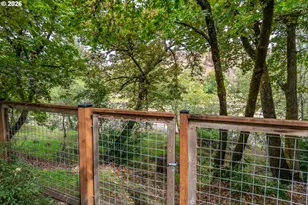 325 W Riverside Dr, Roseburg, OR 97470 - Photo 41