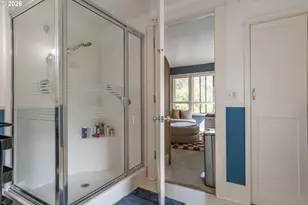 325 W Riverside Dr, Roseburg, OR 97470 - Photo 27
