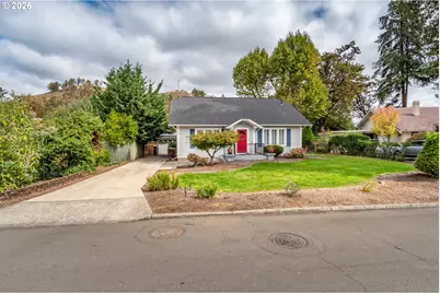 325 W Riverside Dr, Roseburg, OR 97470 - Photo 47