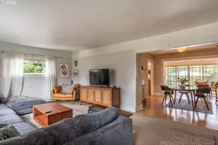 325 W Riverside Dr, Roseburg, OR 97470 - Photo 5