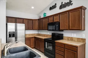 553 S 48th Pl, Springfield, OR 97478 - Photo 5
