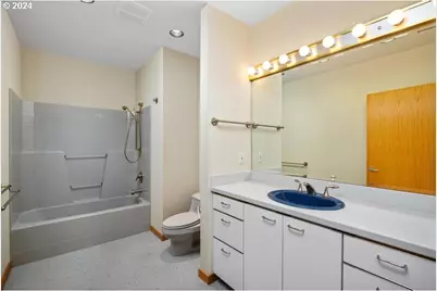 2020 SW Market Street Dr #101, Portland, OR 97201 - Photo 27