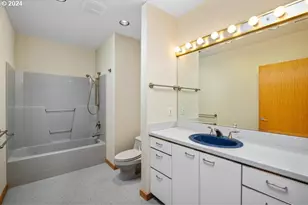2020 SW Market St Dr, Portland, OR 97201 - Photo 27