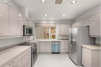 2020 SW Market Street Dr #101, Portland, OR 97201 - Photo 15