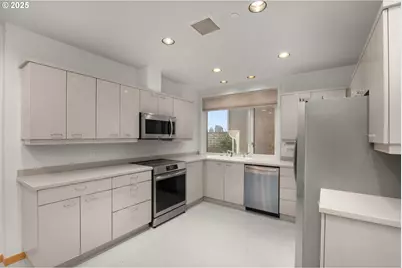 2020 SW Market Street Dr #101, Portland, OR 97201 - Photo 13