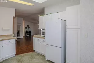 211 W River Ridge Ave, Roseburg, OR 97471 - Photo 19