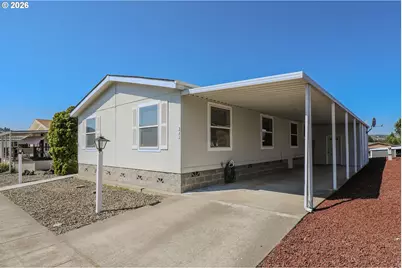 211 W River Ridge Ave, Roseburg, OR 97471 - Photo 1