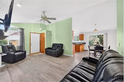 13670 SE Bush St, Portland, OR 97236 - Photo 9