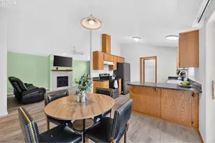 13670 SE Bush St, Portland, OR 97236 - Photo 11