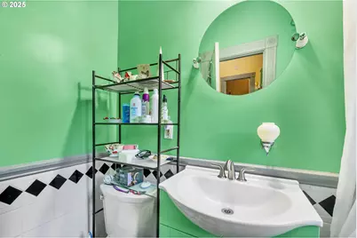 637 NE 17th St, Salem, OR 97301 - Photo 13