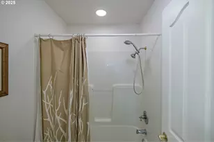 2750 N Holiday Ln, Newberg, OR 97132 - Photo 27