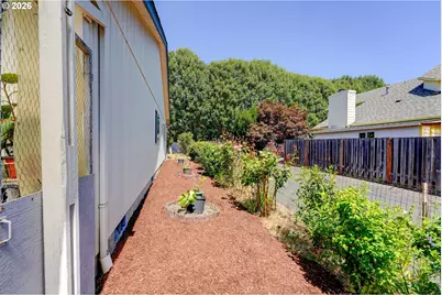 17440 SW Stark St, Beaverton, OR 97006 - Photo 37