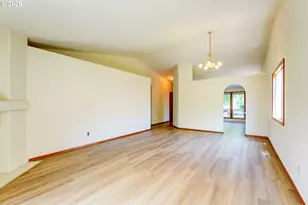 17440 SW Stark St, Beaverton, OR 97006 - Photo 11