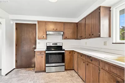 2040 Princeton Dr, Eugene, OR 97405 - Photo 9
