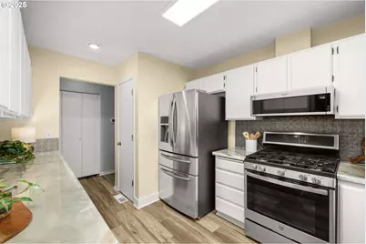 1696 NW Rolling Hill Dr, Beaverton, OR 97006 - Photo 5