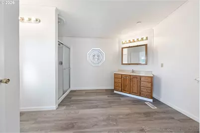 124 NW Trust St, Roseburg, OR 97471 - Photo 15
