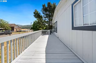 124 NW Trust St, Roseburg, OR 97471 - Photo 25