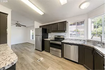124 NW Trust St, Roseburg, OR 97471 - Photo 11