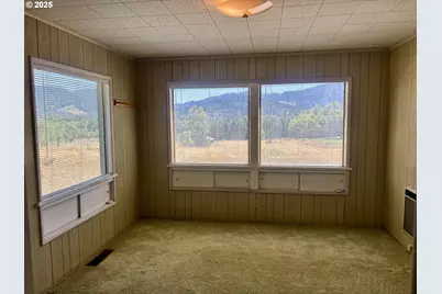 589 Mehlwood Ln, Glendale, OR 97442 - Photo 9