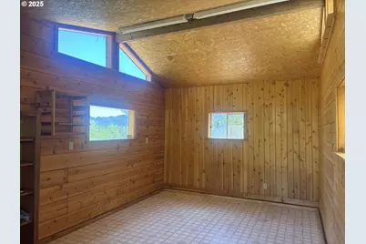 589 Mehlwood Ln, Glendale, OR 97442 - Photo 21