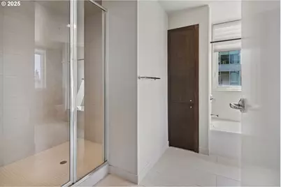 1920 S River Dr #E102, Portland, OR 97201 - Photo 31