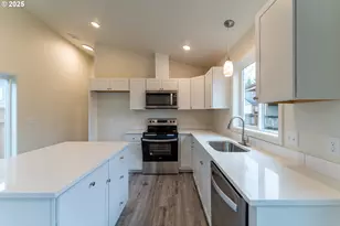 569 N 3rd St, Kalama, WA 98625 - Photo 9