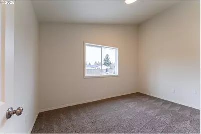 569 N 3rd St, Kalama, WA 98625 - Photo 15