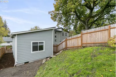 569 N 3rd St, Kalama, WA 98625 - Photo 19