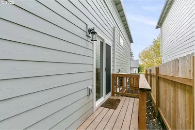 569 N 3rd St, Kalama, WA 98625 - Photo 17