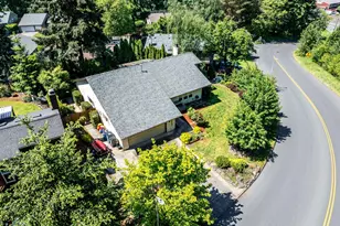 2213 NE Parkview Dr, Vancouver, WA 98686 - Photo 37