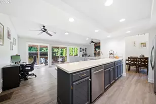 2213 NE Parkview Dr, Vancouver, WA 98686 - Photo 9