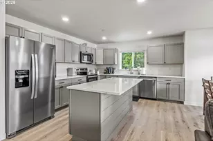 572 Columbia St, Cathlamet, WA 98612 - Photo 9