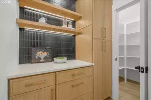 18111 SW Pioneer Ct, Lake Oswego, OR 97034 - Photo 17