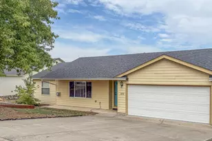 185 SE Lebleu Ln, Winston, OR 97496 - Photo 1